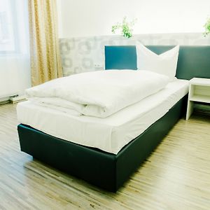 Zimmer mit Kingsize-Bett